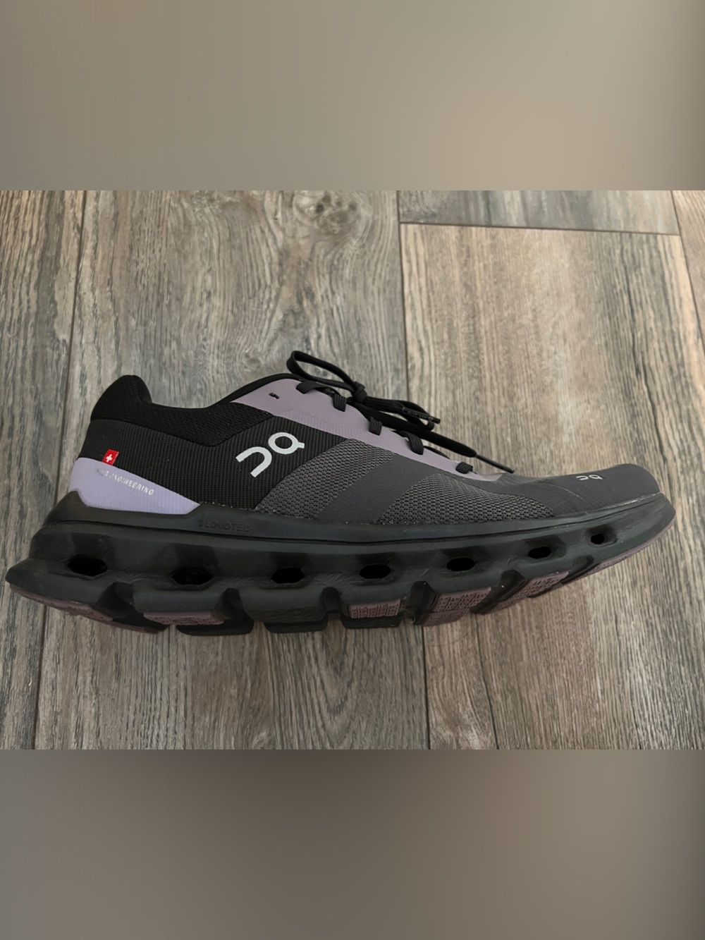 On Running Women's Cloudswift Trainer - Black & Lavender